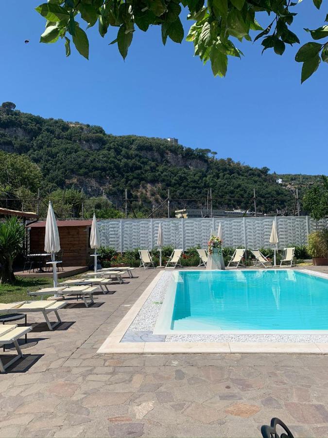 Casa Sorrento, Immerso Nel Verde A Pochi Passi Dal Centro Kültér fotó